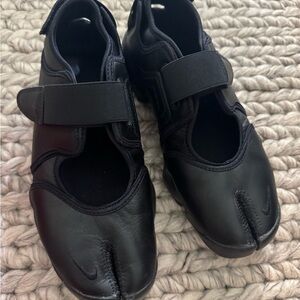 Nike Black Air Rift tabi Sneakers with Velcro Strap and Athletic Sole